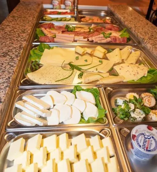 Отель Maximilian