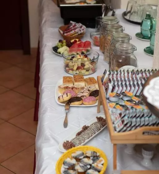 Отель Maximilian