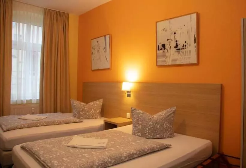 Отель Maximilian