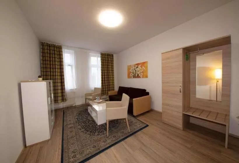 Отель Maximilian