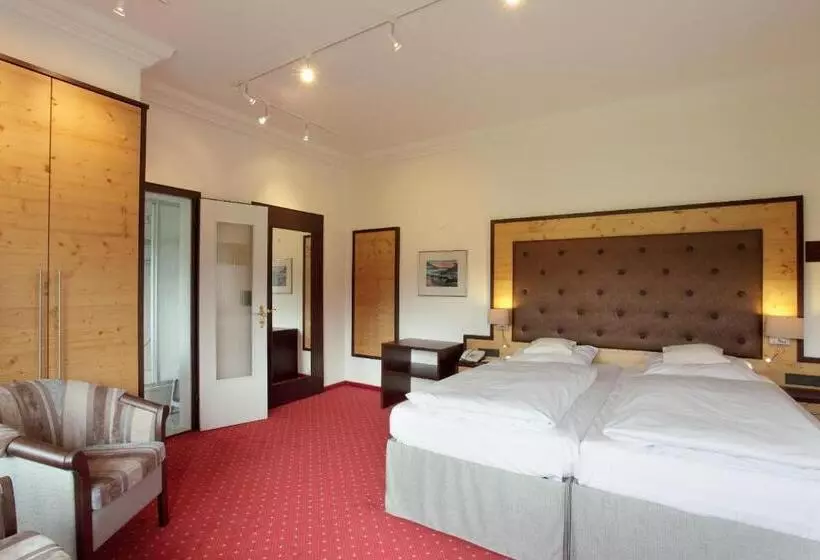 هتل Wittelsbacher Hof