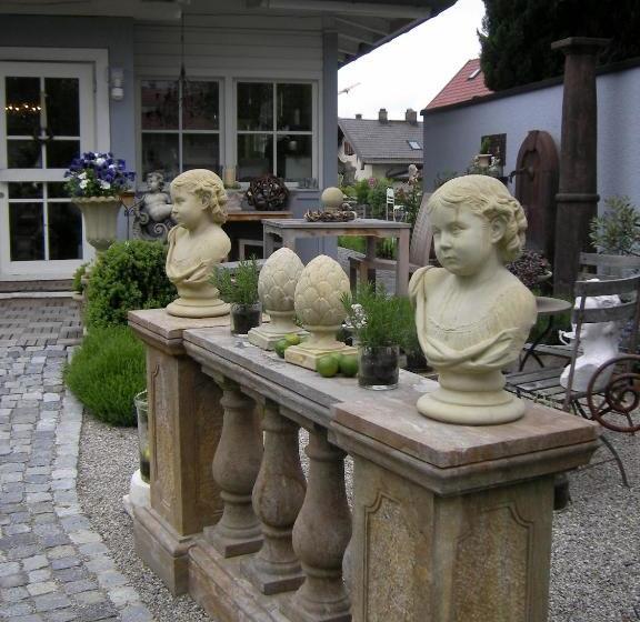 Отель Zur Sonne