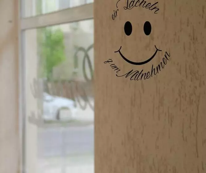 تختخواب و صبحانه Pension Der Kleine Nachbar