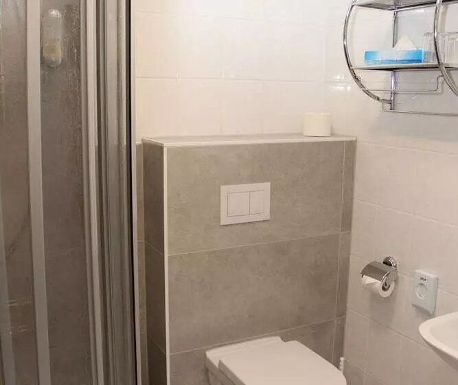 تختخواب و صبحانه Pension Der Kleine Nachbar