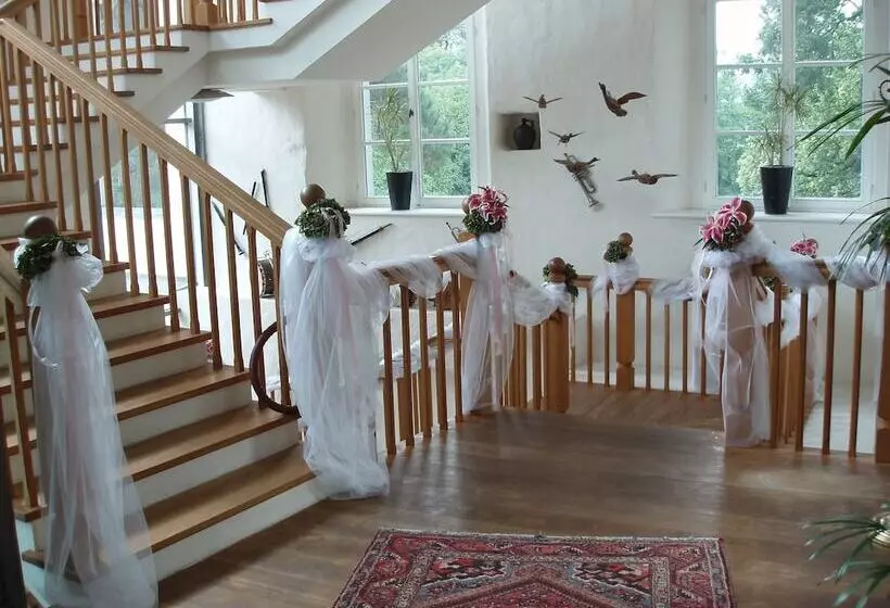 酒店 Burg Boetzelaer