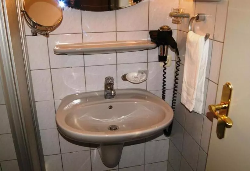 酒店 Deutsches Haus