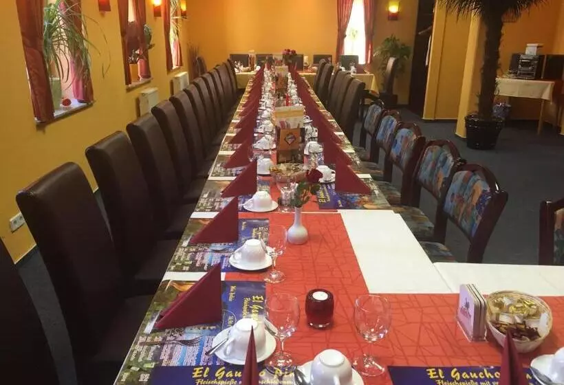 هتل Alento Im Deutschen Haus Restaurant Olympia