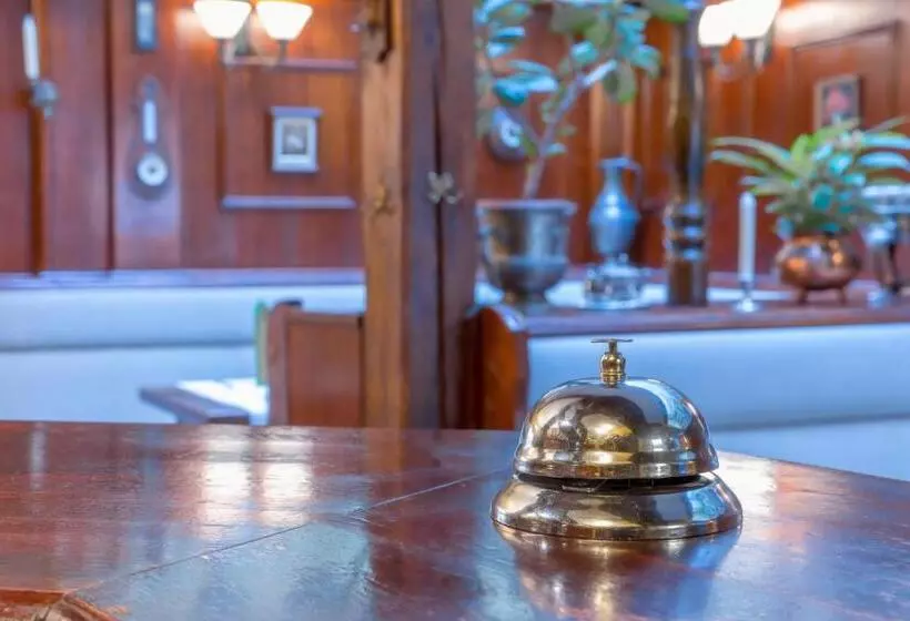 Отель Zur Altstadt   Am Fuße Der Osterburg Gaststätte, Pension, Fewo