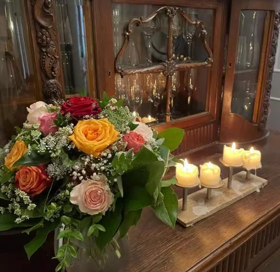 Отель Zur Altstadt   Am Fuße Der Osterburg Gaststätte, Pension, Fewo