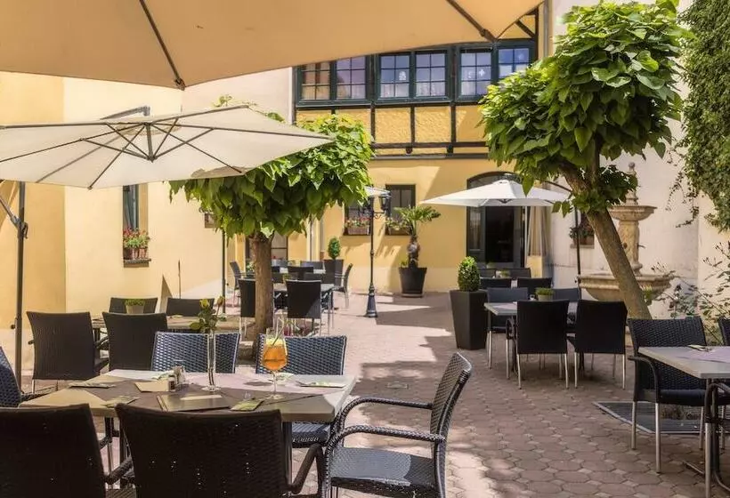 Отель Zur Altstadt   Am Fuße Der Osterburg Gaststätte, Pension, Fewo