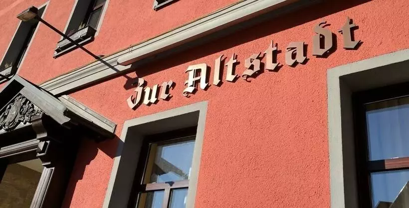Отель Zur Altstadt   Am Fuße Der Osterburg Gaststätte, Pension, Fewo