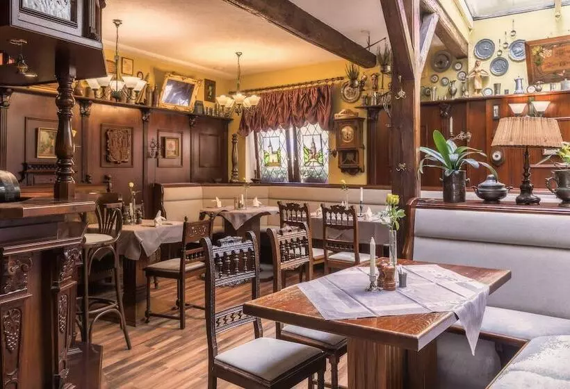 Отель Zur Altstadt   Am Fuße Der Osterburg Gaststätte, Pension, Fewo