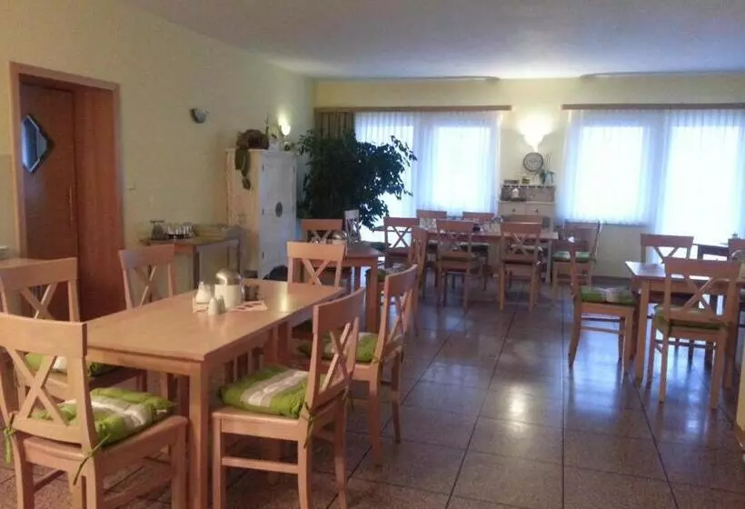 Отель Zur Linde