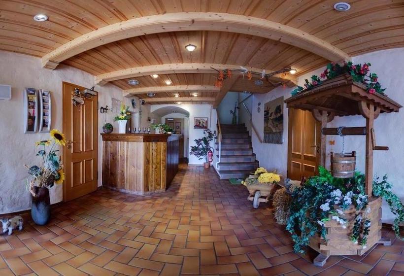 فندق Folklorehof