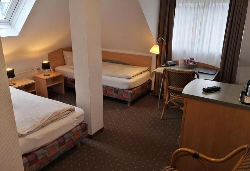 هتل Pension Am Heusteig