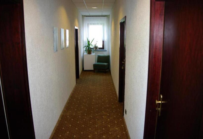 Landhotel Goldener Löwe Mit Pension Am Taurastein