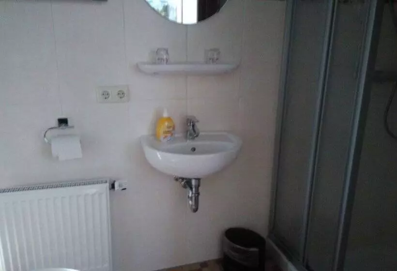 Отель Alte Kornbrennerei Gbr