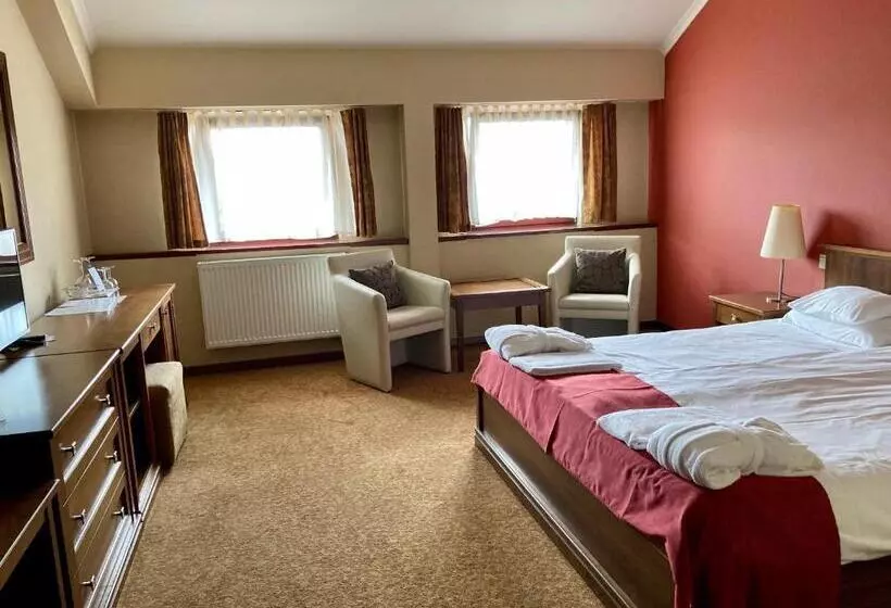 Bassiana Hotel Es Etterem