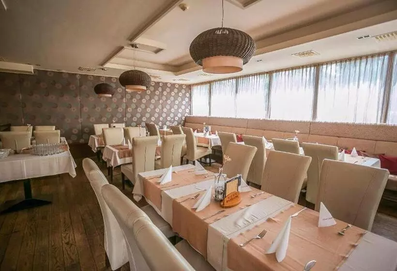 Bassiana Hotel Es Etterem