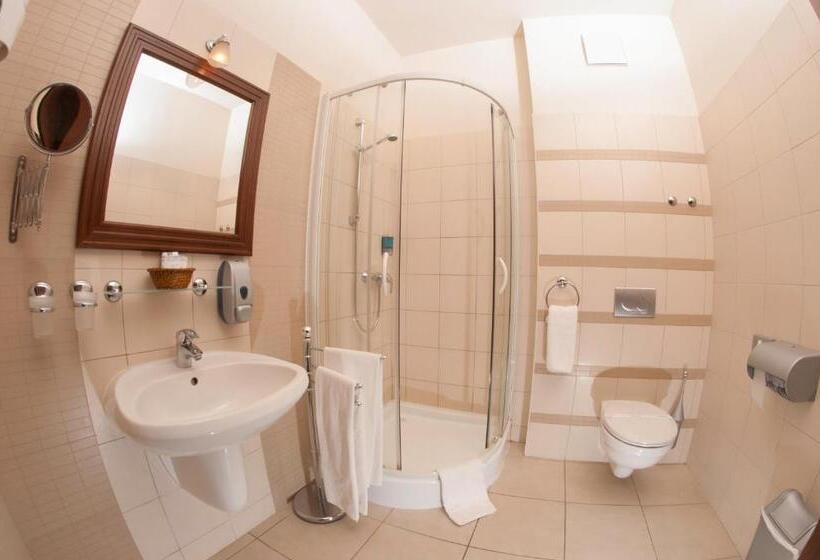 Bassiana Hotel Es Etterem