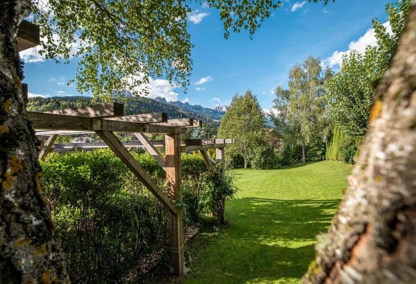 Отель Belvedere Dolomites Flower