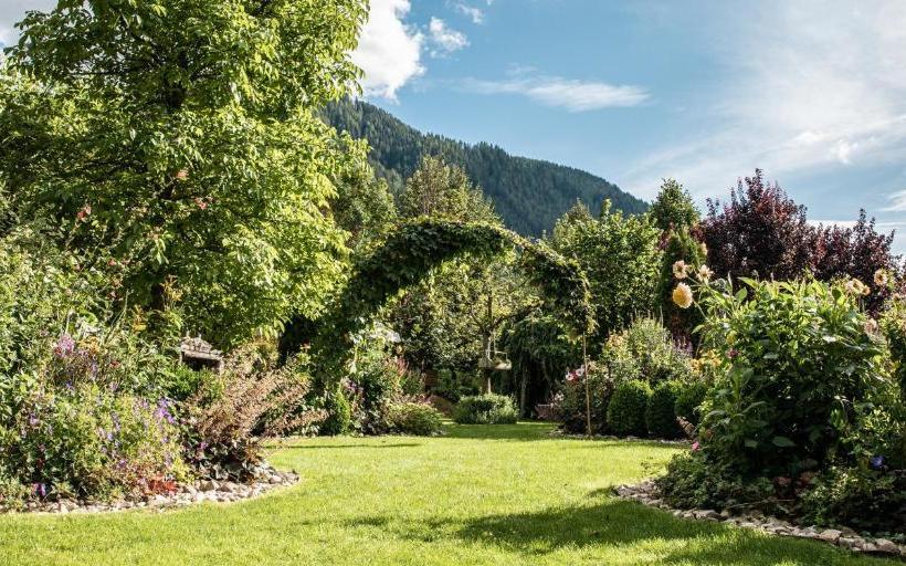 Отель Belvedere Dolomites Flower