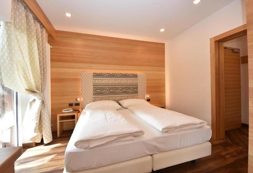 Отель Belvedere Dolomites Flower