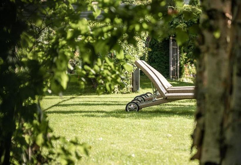 Отель Belvedere Dolomites Flower