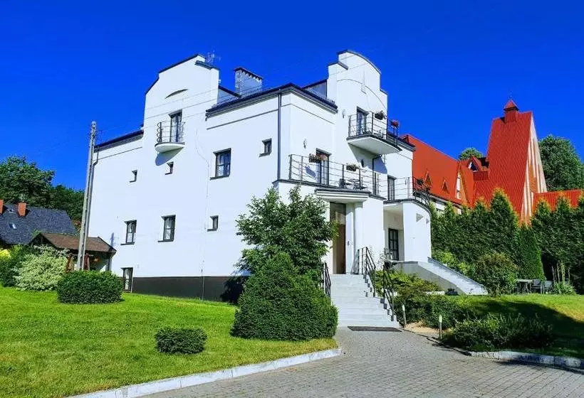 Hotel Bialy Dworek