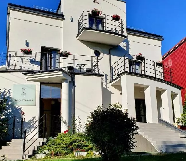 Hotel Bialy Dworek
