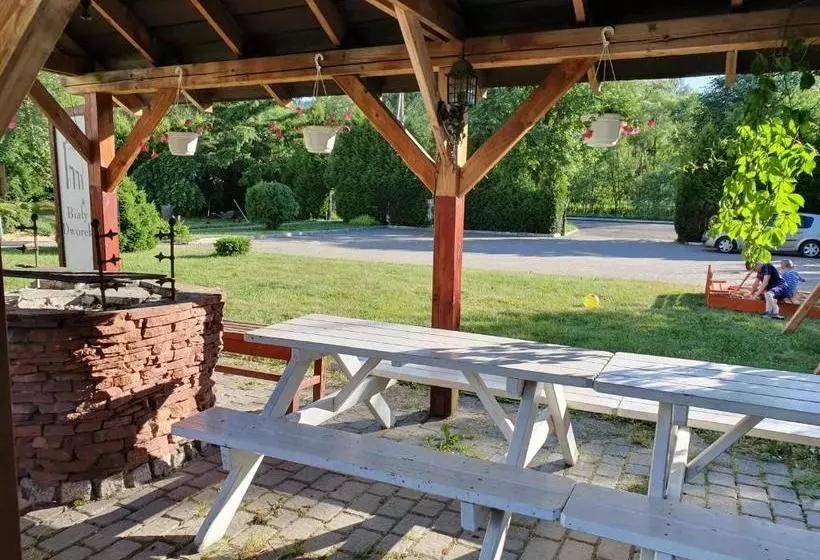 Hotel Bialy Dworek