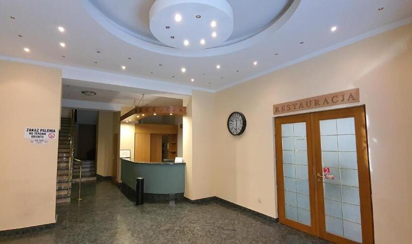 هتل Hostel Ratuszowy