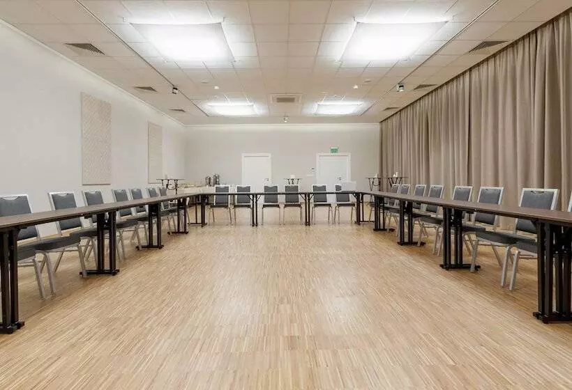 酒店 Impresja Art Resort