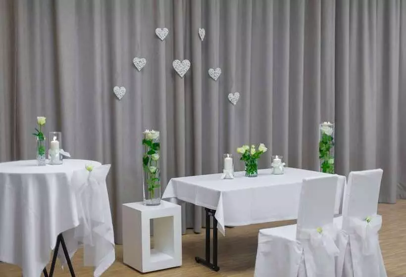 酒店 Impresja Art Resort