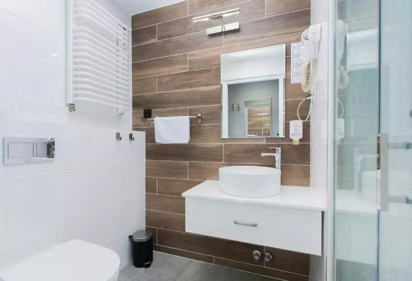 בית מלון כפרי Nafta Krosno