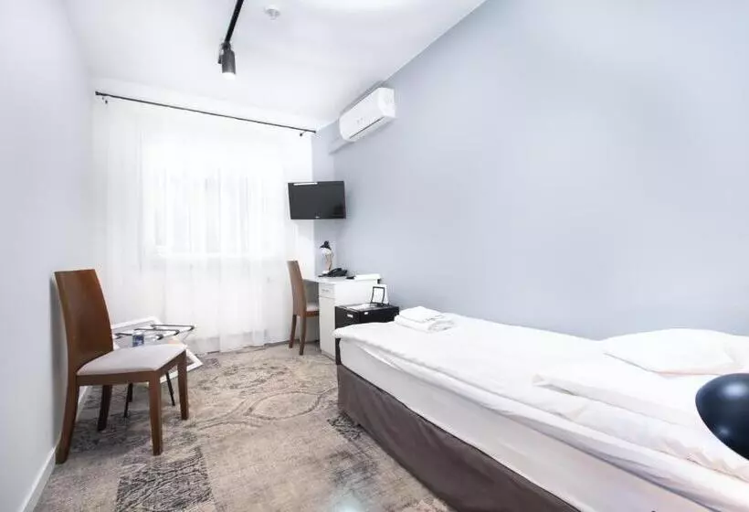 בית מלון כפרי Nafta Krosno