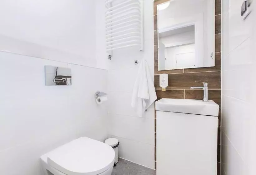 בית מלון כפרי Nafta Krosno