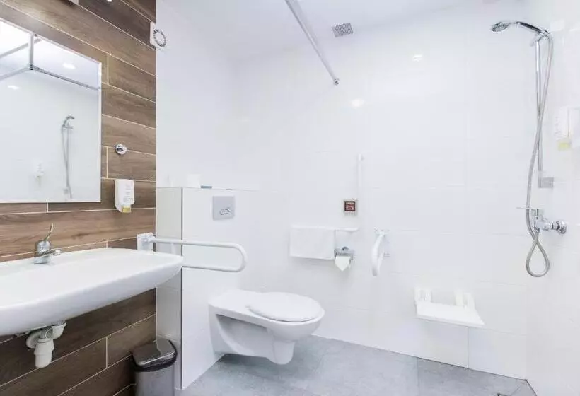 בית מלון כפרי Nafta Krosno