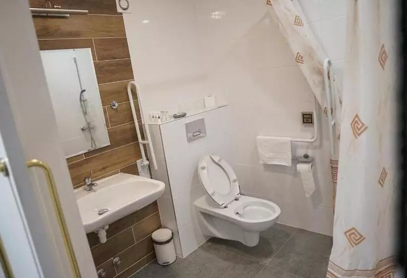 בית מלון כפרי Nafta Krosno