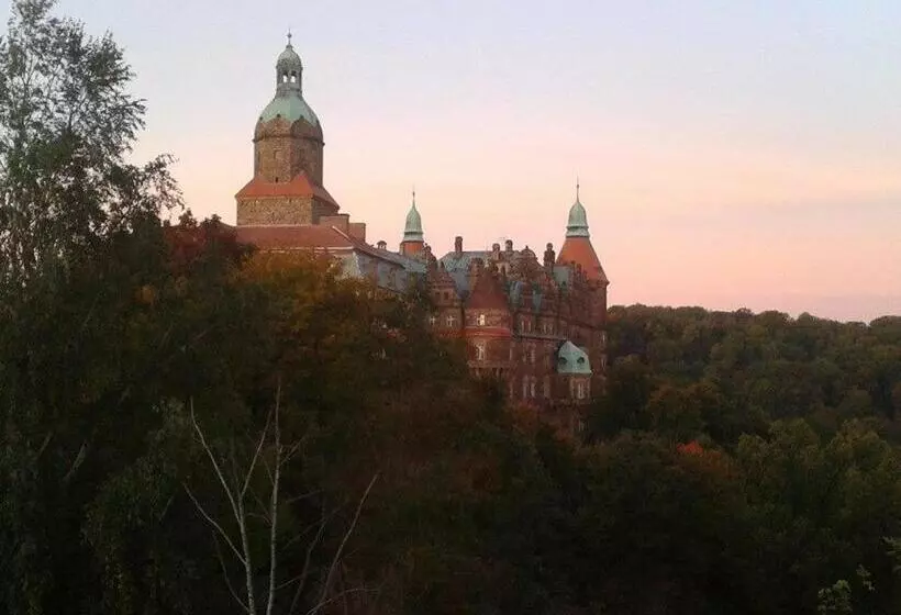 בית מלון כפרי Zamkowy