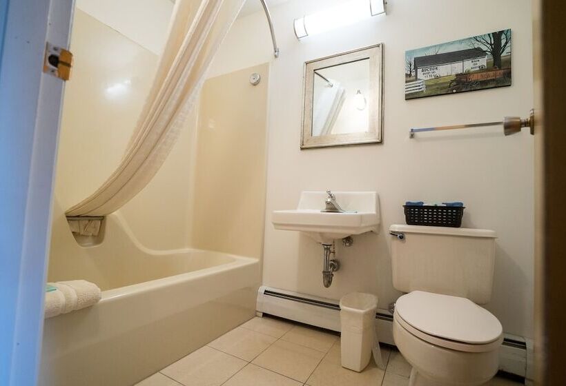 فندق على الطريق Inn At The Alpine