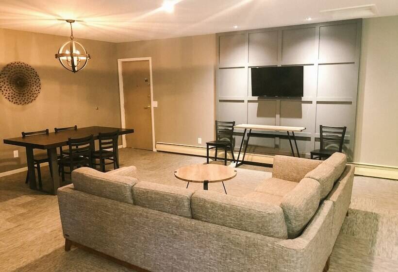 فندق على الطريق Inn At The Alpine