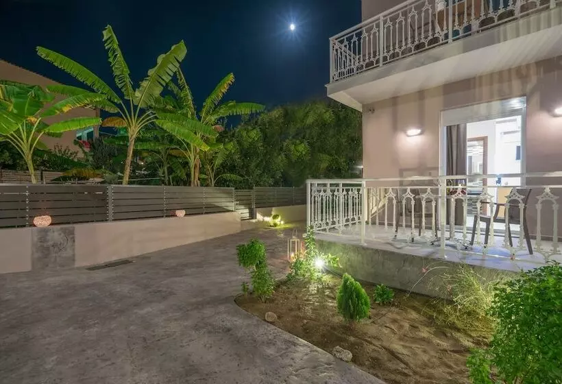 پانسیون Nikos & Maria Studios Ii