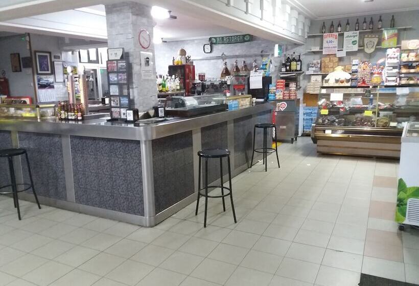 Hostal Restaurante Delfin