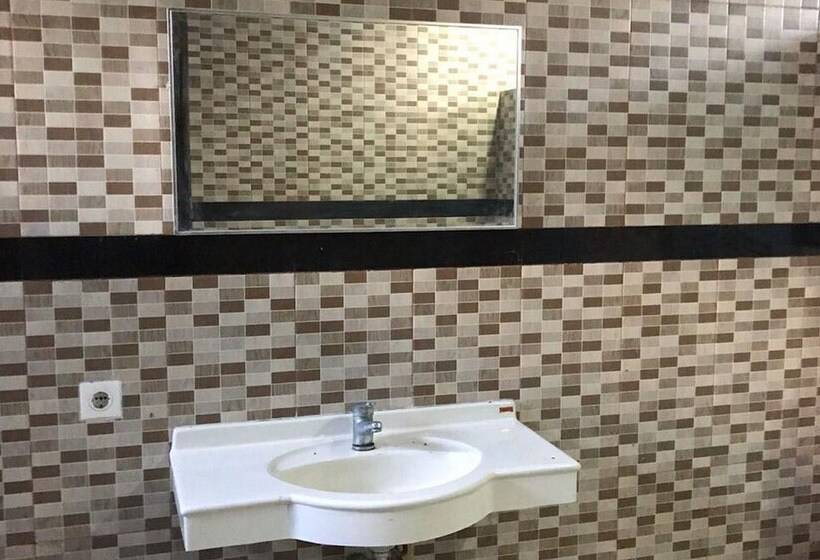 Отель Koolkost Syariah Near Jalan Pramuka Banjarmasin