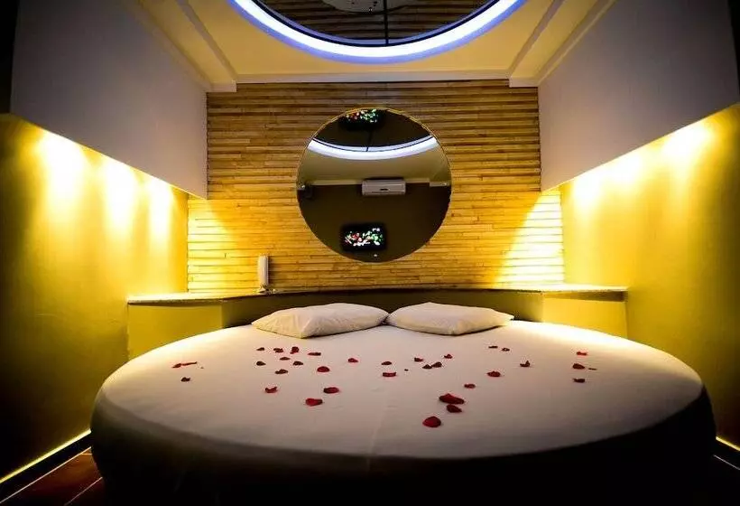 Motel Paradiso Fantasy   Adults Only