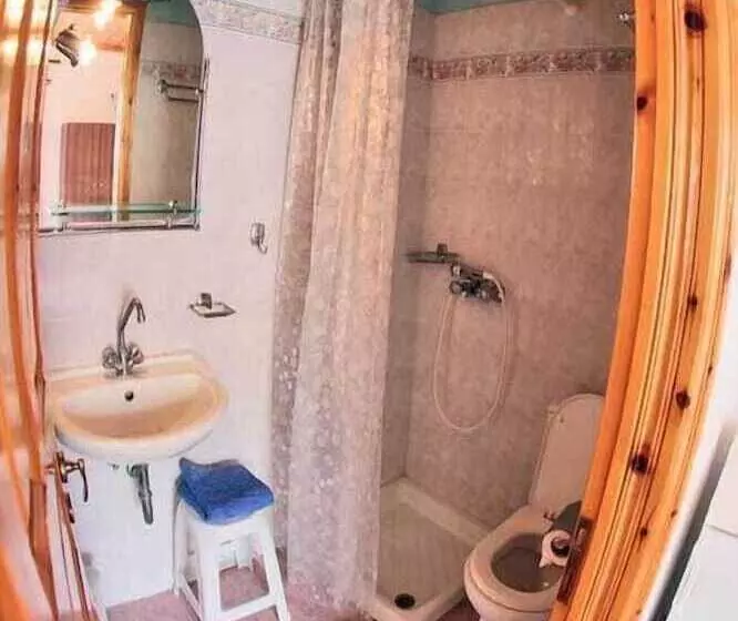 پانسیون Glaros Guesthouse