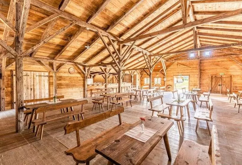 Lomakeskus Almdorado