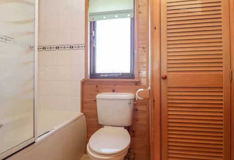 16 Amber Wood Lodge