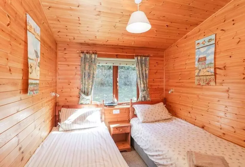 16 Amber Wood Lodge